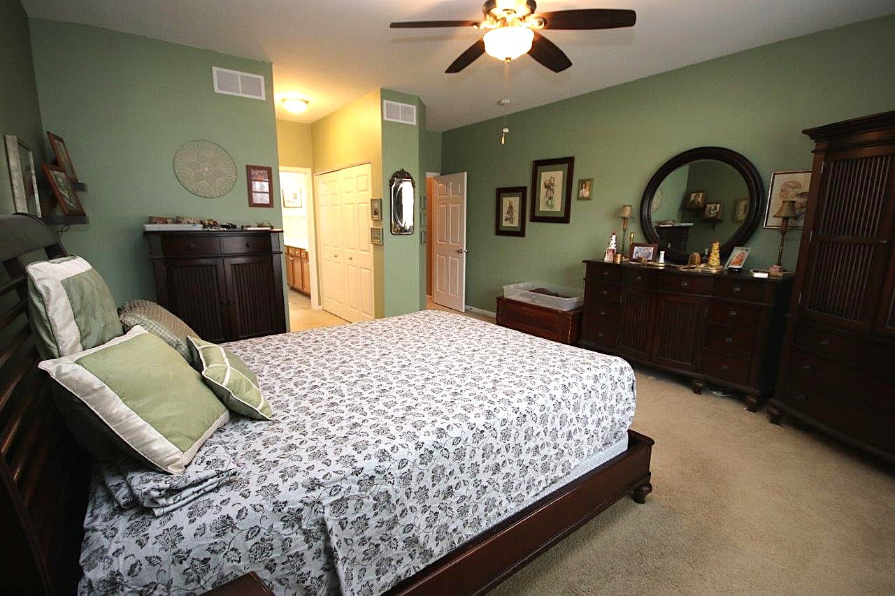 986 Oak Ridge Boulevard, Unit 1 Elgin, IL 60120 - Photo 10 of 16 Gallery Image 10