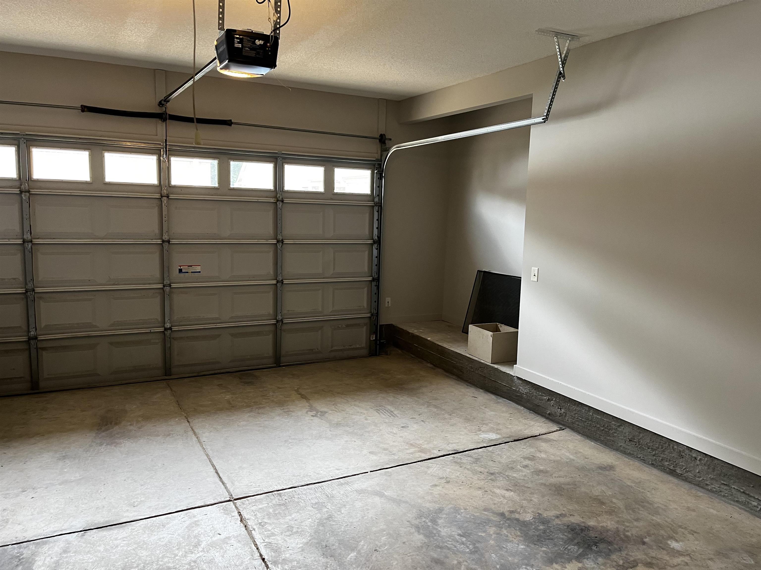 1182 Collierville Arlington Road Collierville, TN 38017 - Photo 20 of 34 a view of a garage