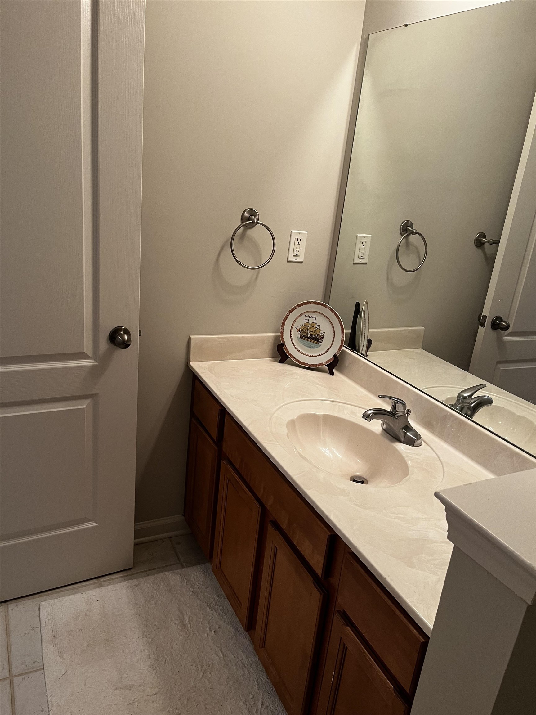 1182 Collierville Arlington Road Collierville, TN 38017 - Photo 22 of 34 a bathroom with a sink and a mirror