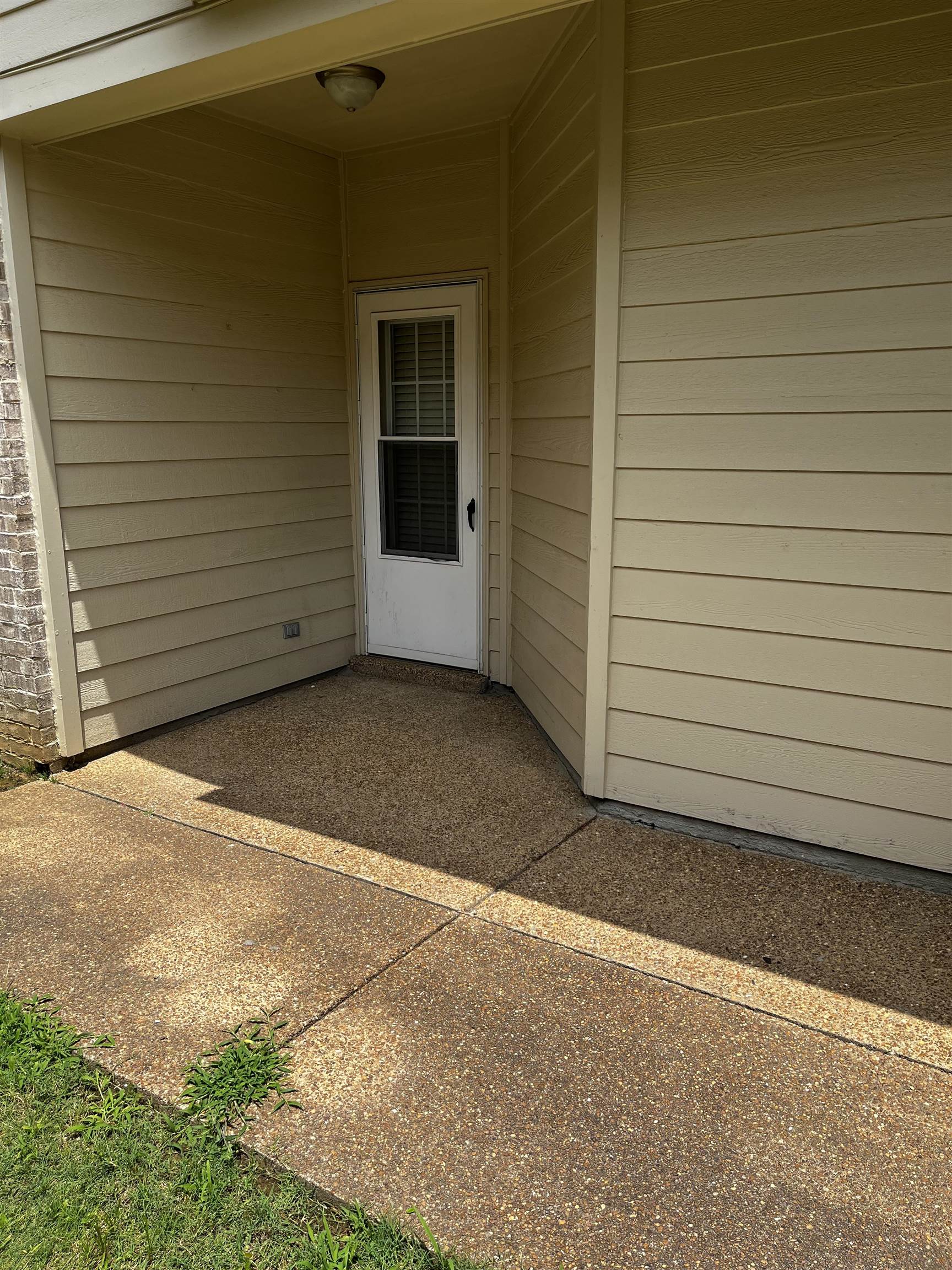 1182 Collierville Arlington Road Collierville, TN 38017 - Photo 28 of 34 a view of a garage