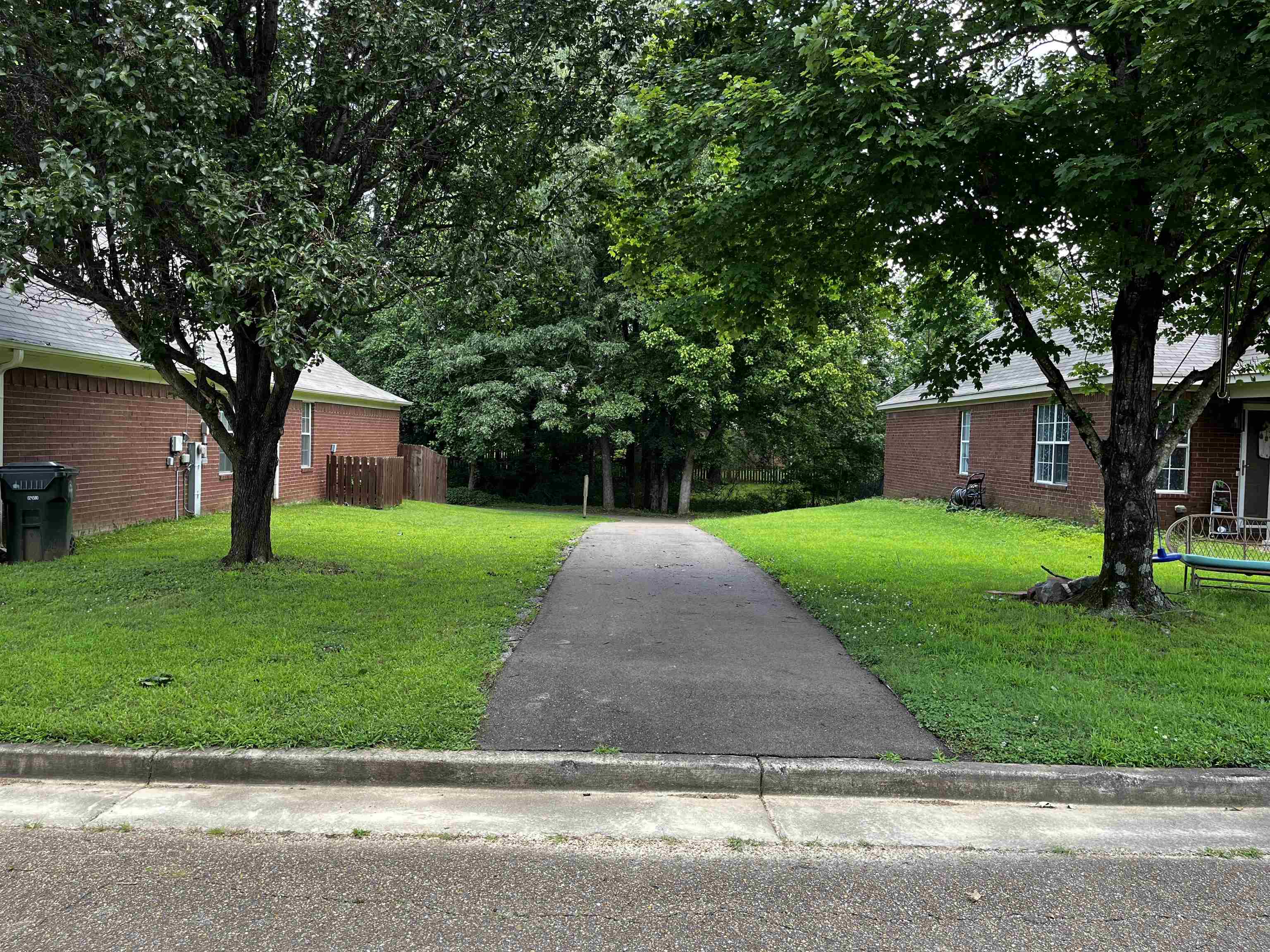 1182 Collierville Arlington Road Collierville, TN 38017 - Photo 33 of 34 a house view with a garden space
