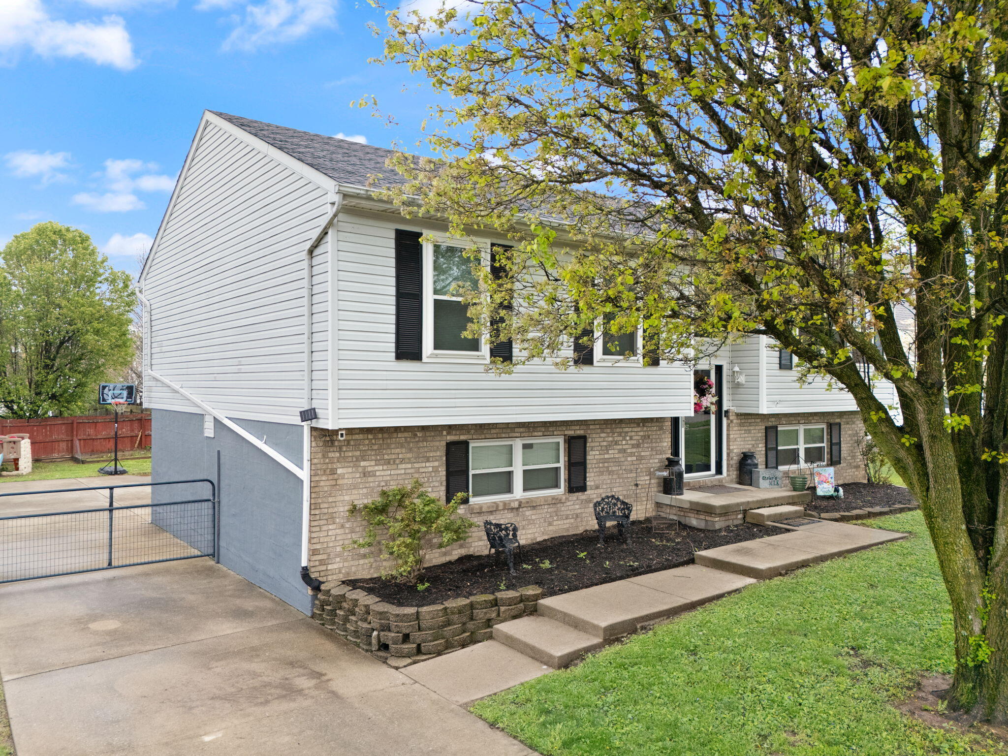 129 Ridge Crest Drive Nicholasville, KY 40356 - Photo 39 of 61 42-web-or-mls-DJI_20250411095035_0009_D