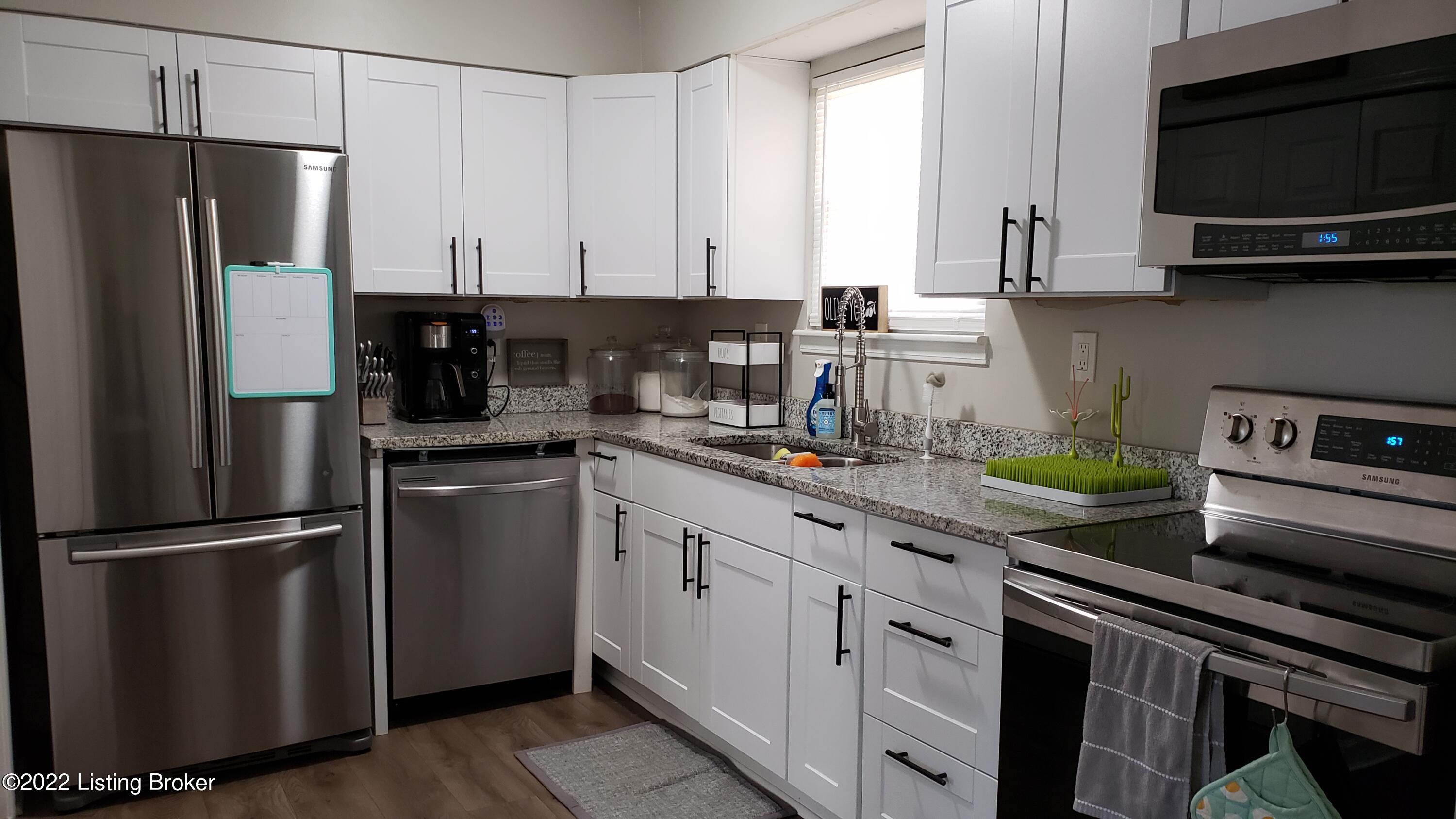 4613 Frel Road Louisville, KY 40272 - Photo 7 of 24 4613 Kitchen area