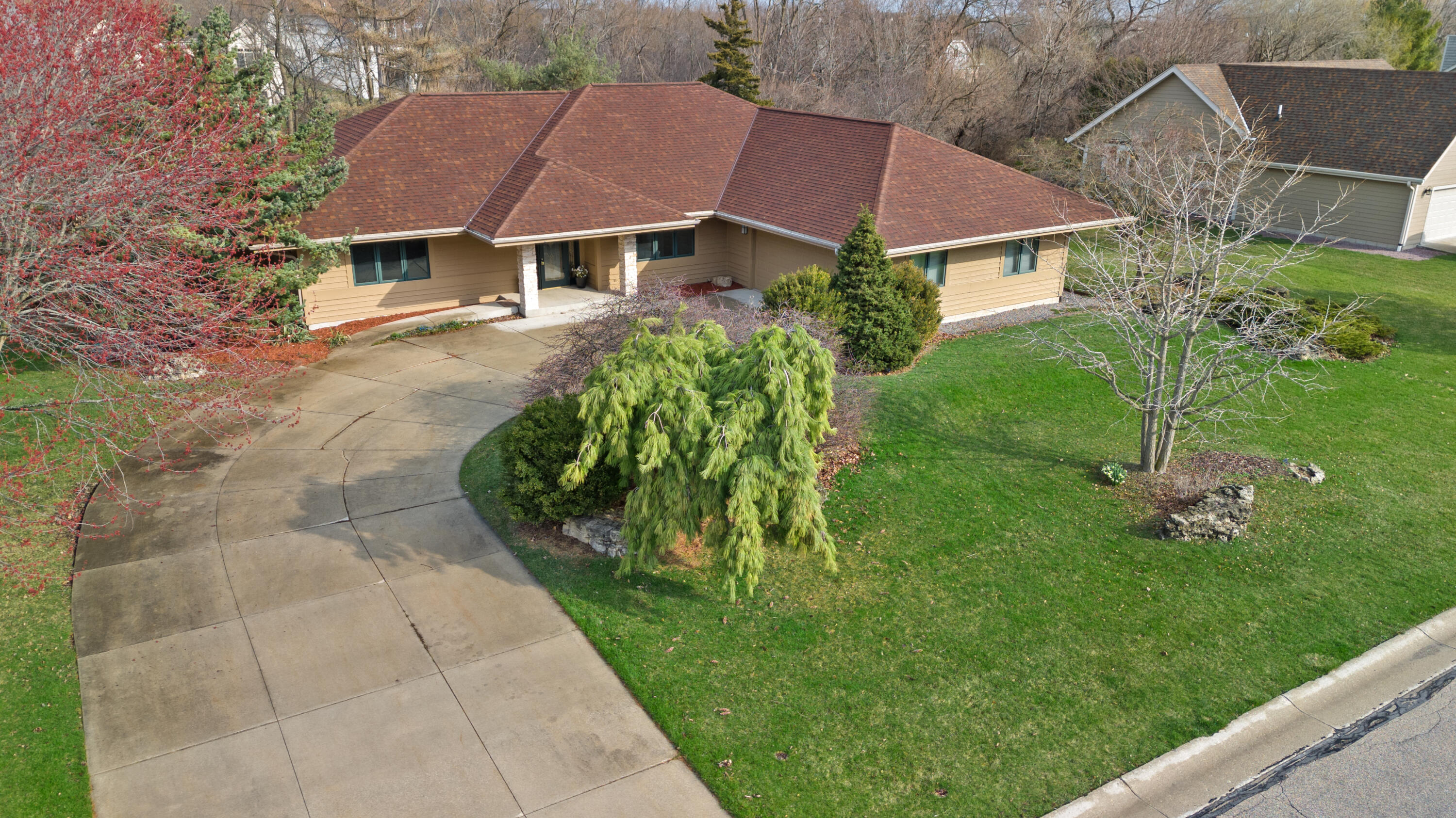 3381 Highpointe Drive New Berlin, WI 53151 - Photo 15 of 33 DJI_20260408091125_0827_D (1)