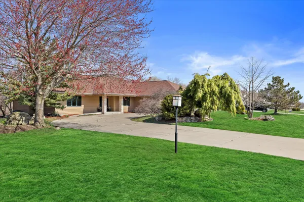 $619,900 | 3381 Highpointe Drive, New Berlin, WI 53151