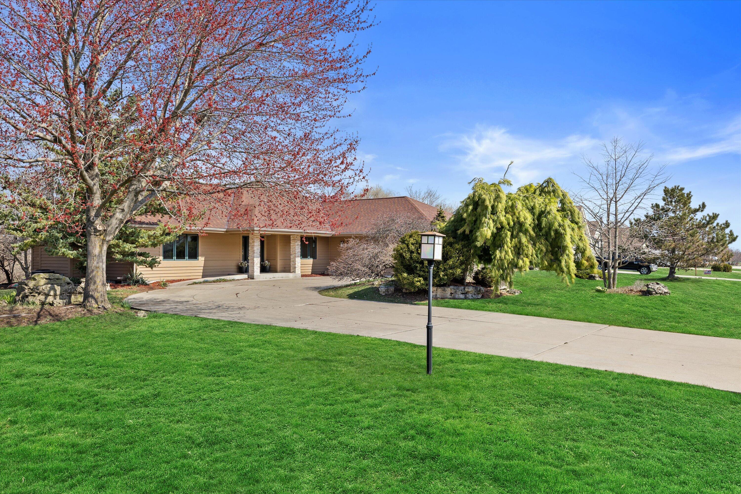 3381 Highpointe Drive New Berlin, WI 53151 - Photo 2 of 33 01-0G8A9582 (1)