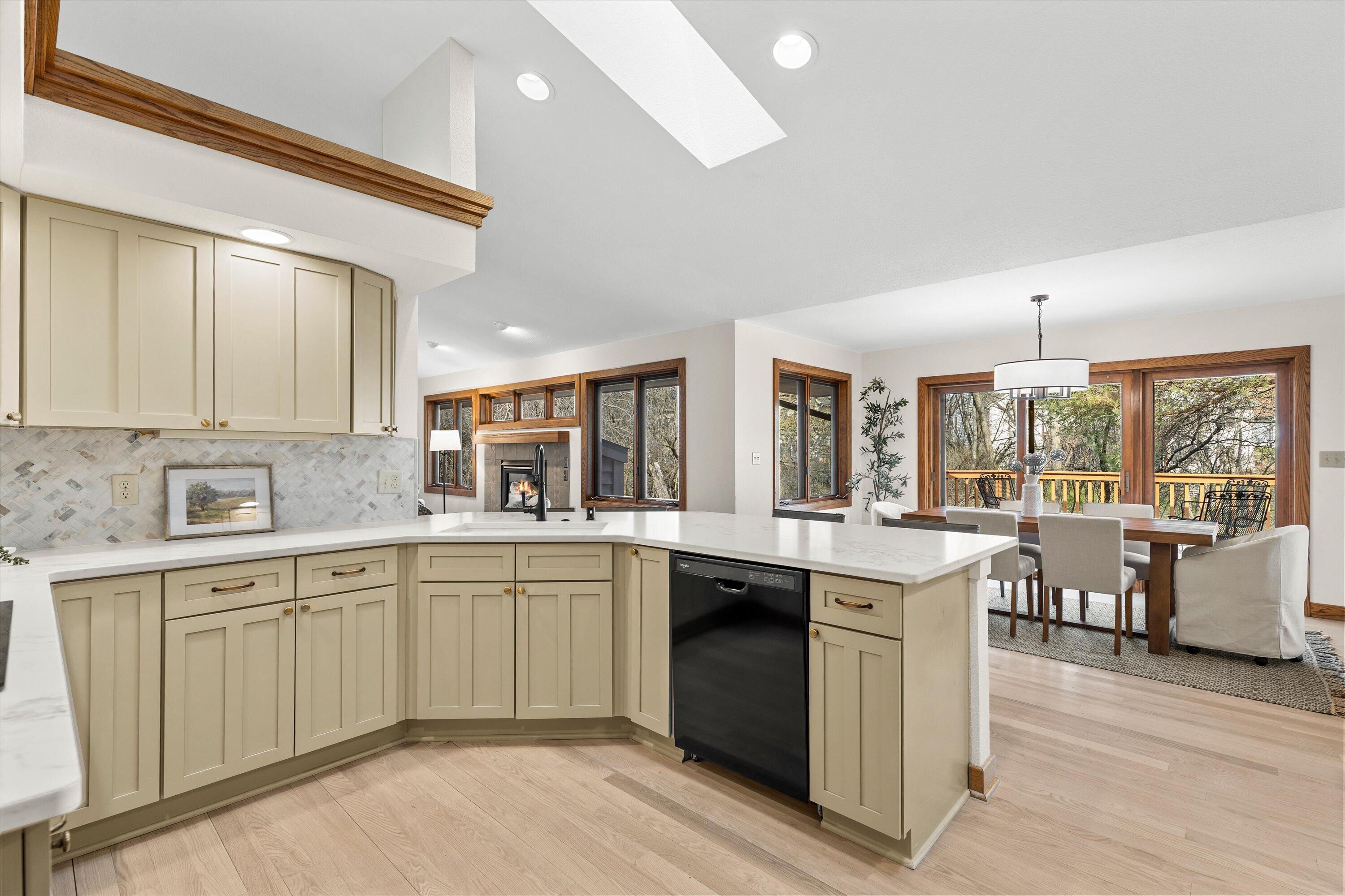 3381 Highpointe Drive New Berlin, WI 53151 - Photo 6 of 33 20-0G8A9402