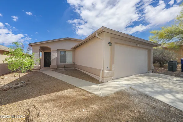 $1,750 | 8873 East Rose Tree Drive, Tucson, AZ 85730
