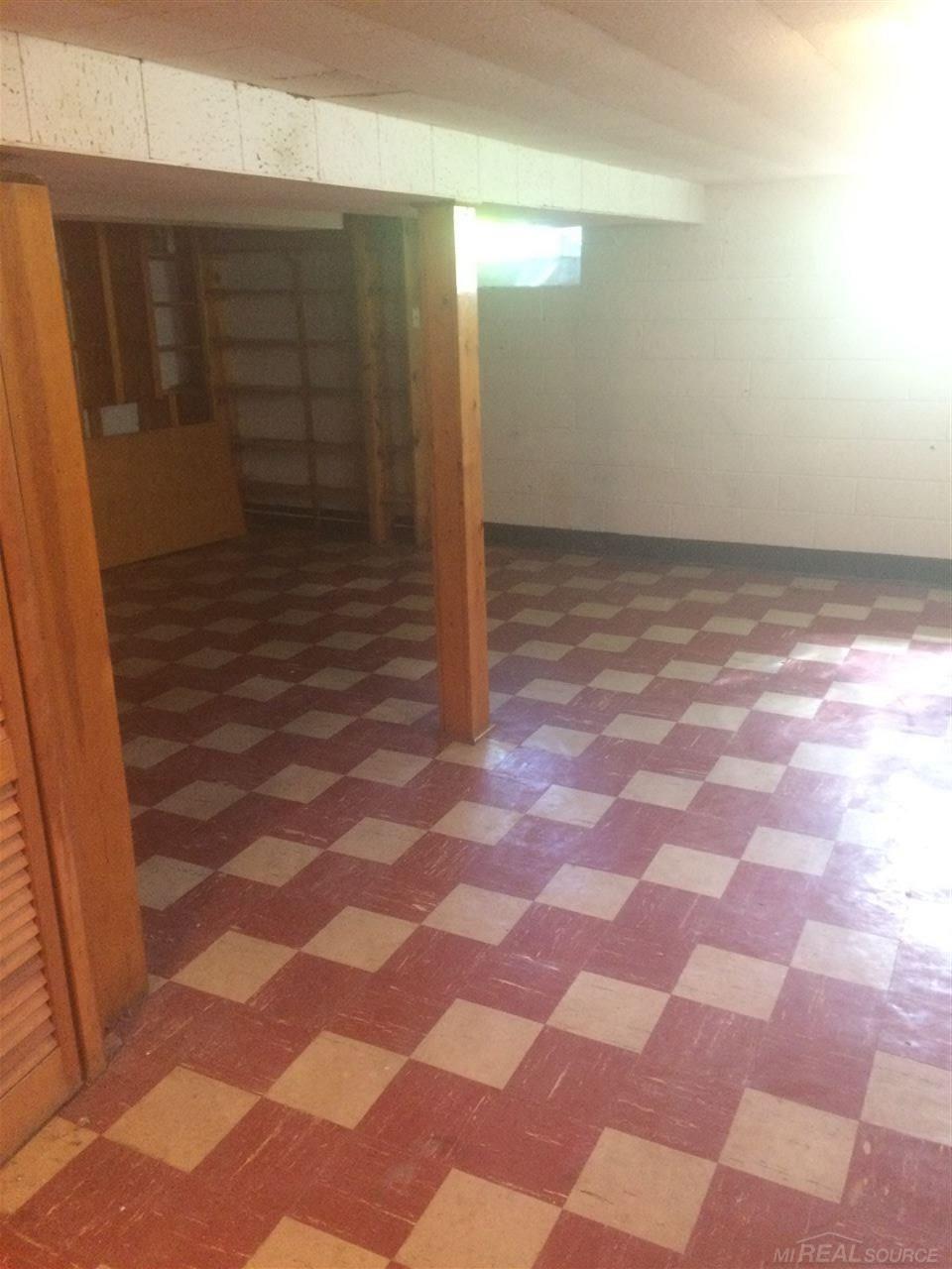 23751 Roxana Avenue Eastpointe, MI 48021 - Photo 16 of 20 31301237-15.JPG