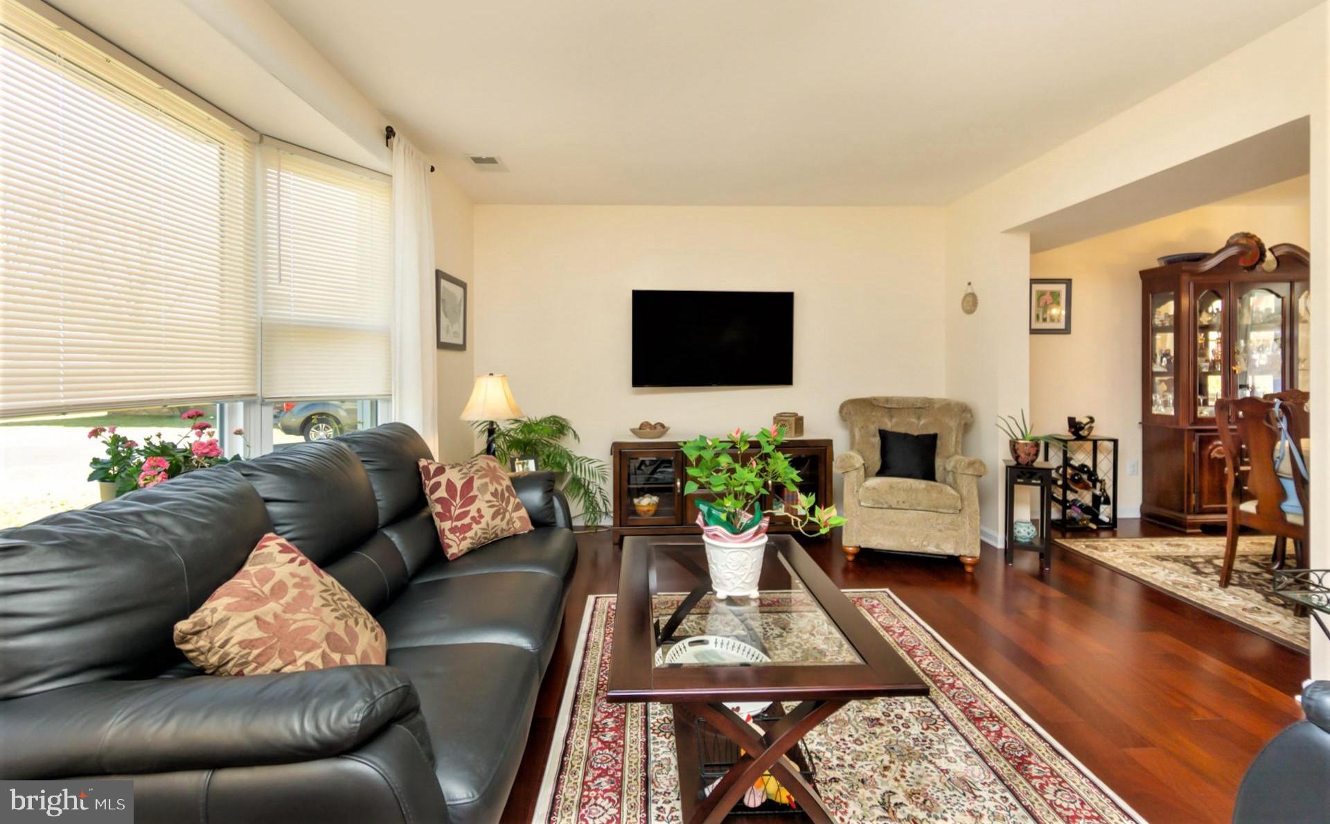 208 Cable Car Road Quakertown, PA 18951 - Photo 5 of 40 Living Room