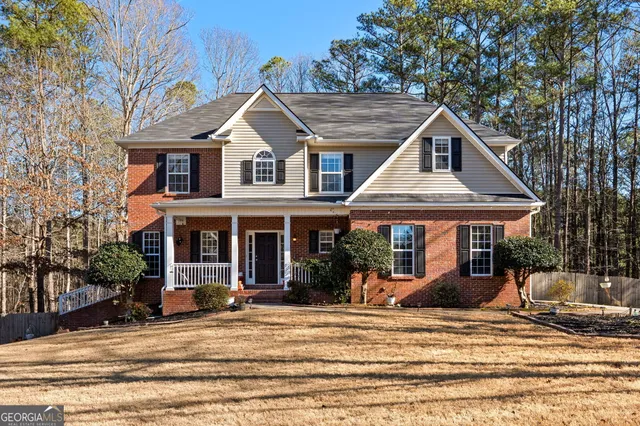a view of a house with a outdoor space