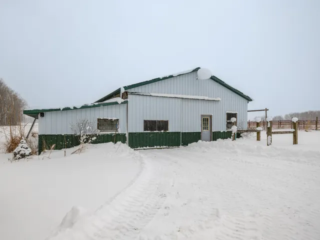 $379,000 | 38918 37 1/2 Street, Paw Paw, MI 49079