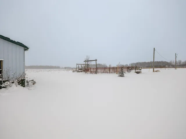 $379,000 | 38918 37 1/2 Street, Paw Paw, MI 49079