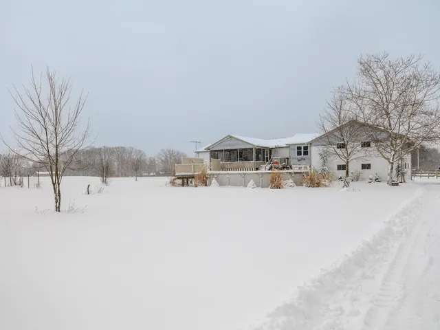 $379,000 | 38918 37 1/2 Street, Paw Paw, MI 49079