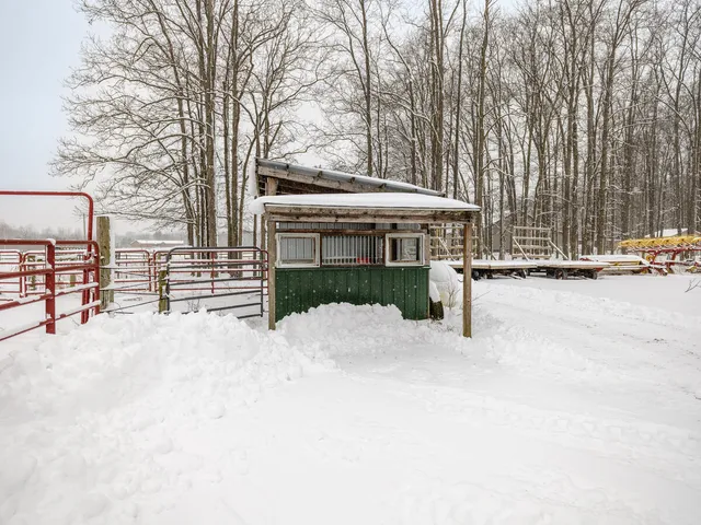 $379,000 | 38918 37 1/2 Street, Paw Paw, MI 49079