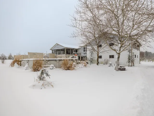 $379,000 | 38918 37 1/2 Street, Paw Paw, MI 49079