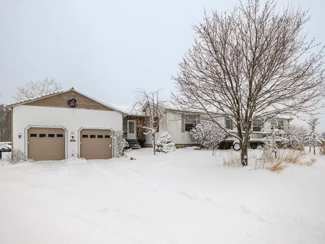 $379,000 | 38918 37 1/2 Street, Paw Paw, MI 49079