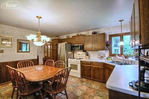 10397 Torrey Road Fenton, MI 48430 - Photo 7 of 29 20405427-6.JPG