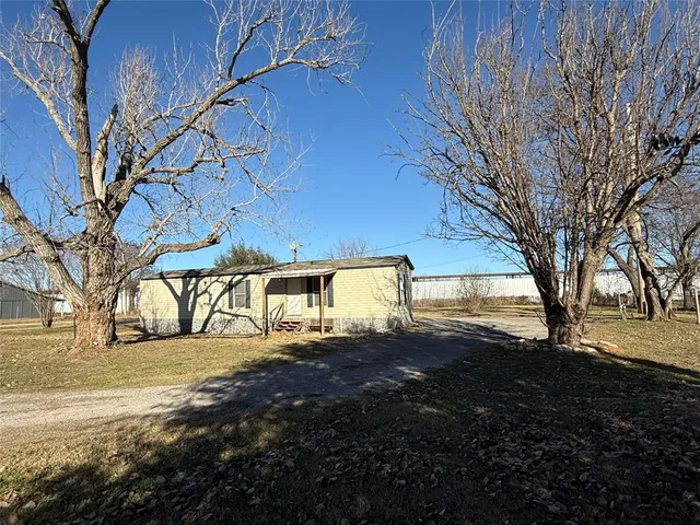 $110,000 | 1004 East Davis Street, Whitney, TX 76692