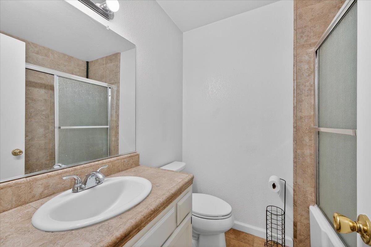 4875 North Backer Avenue, Unit 143 Fresno, CA 93726 - Photo 19 of 27 a bathroom with a sink and a mirror