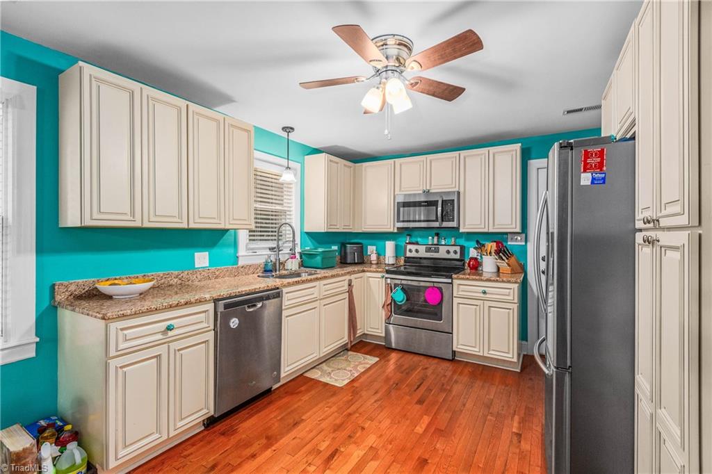 4720 Warner Road Pfafftown, NC 27040 - Photo 8 of 26 kitchen