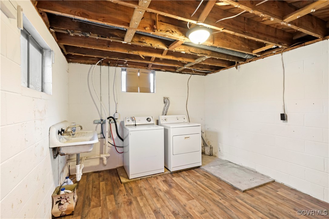 1560 Cumberland Road Farmville, VA 23901 - Photo 14 of 20 a utility room with dryer and washer
