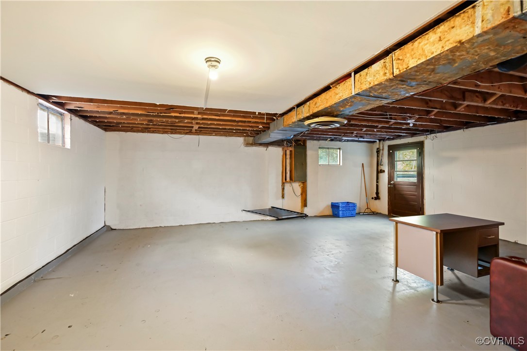 1560 Cumberland Road Farmville, VA 23901 - Photo 16 of 20 a view of a room with gym equipment