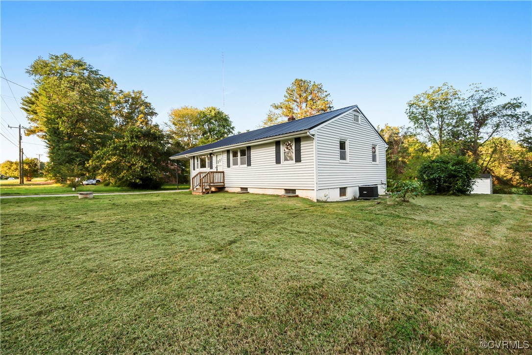 1560 Cumberland Road Farmville, VA 23901 - Photo 19 of 20 a view of a house with a yard