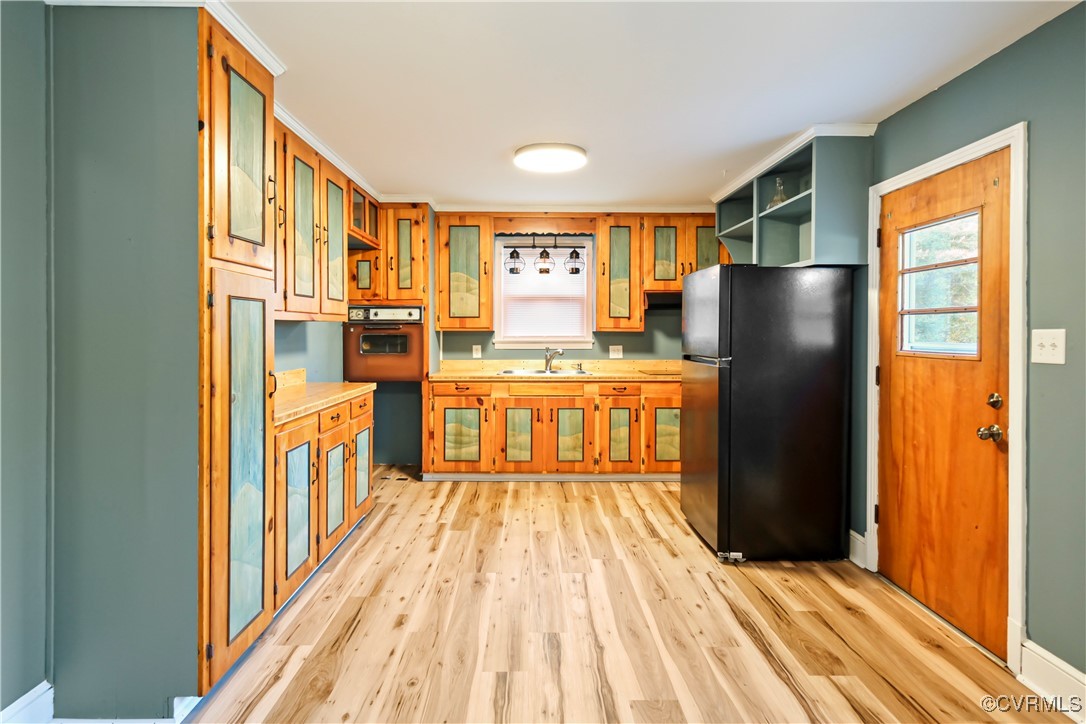 1560 Cumberland Road Farmville, VA 23901 - Photo 5 of 20 a kitchen with stainless steel appliances granite countertop a refrigerator and a stove