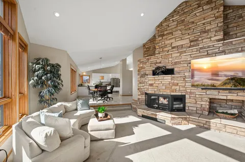 $1,395,000 | 8325 Ox Yoke Circle, Maple Plain, MN 55359