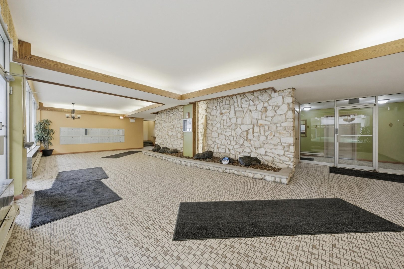 2772 East 75th Street, Unit 2GS Chicago, IL 60649 - Photo 3 of 22