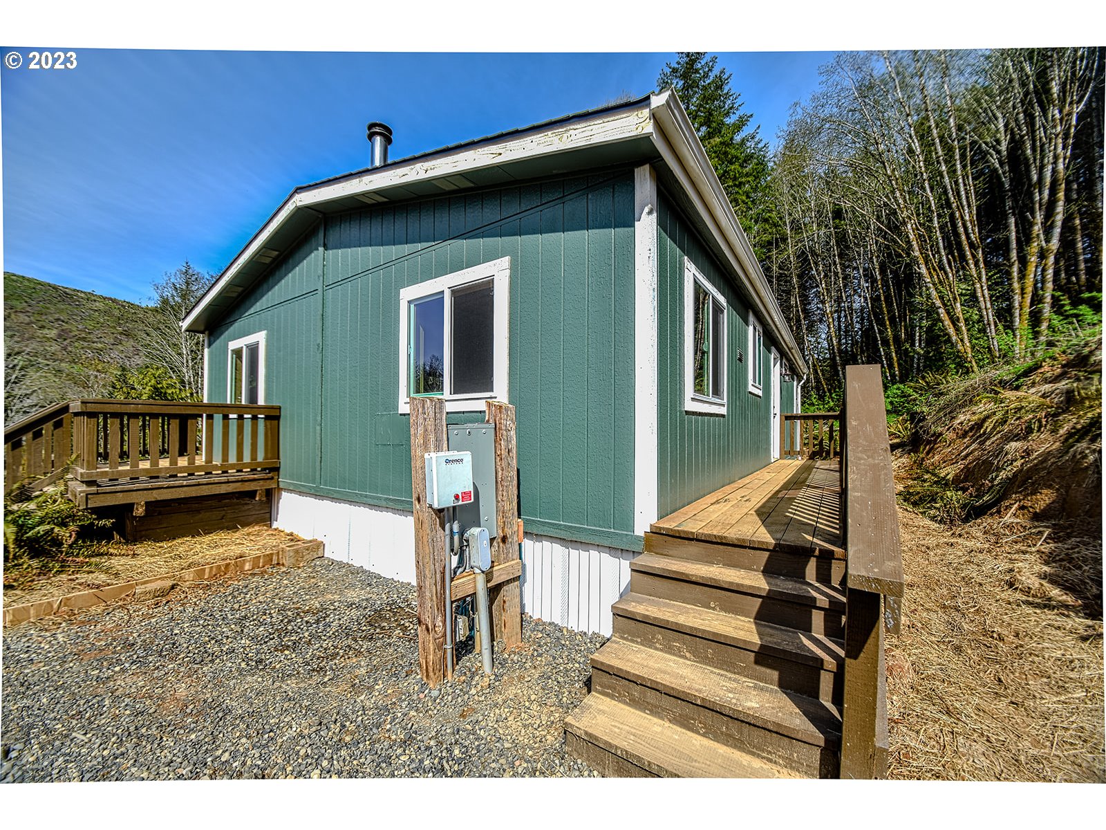 20360 Beaver Falls Road Clatskanie, OR 97016 - Photo 2 of 23 Deck