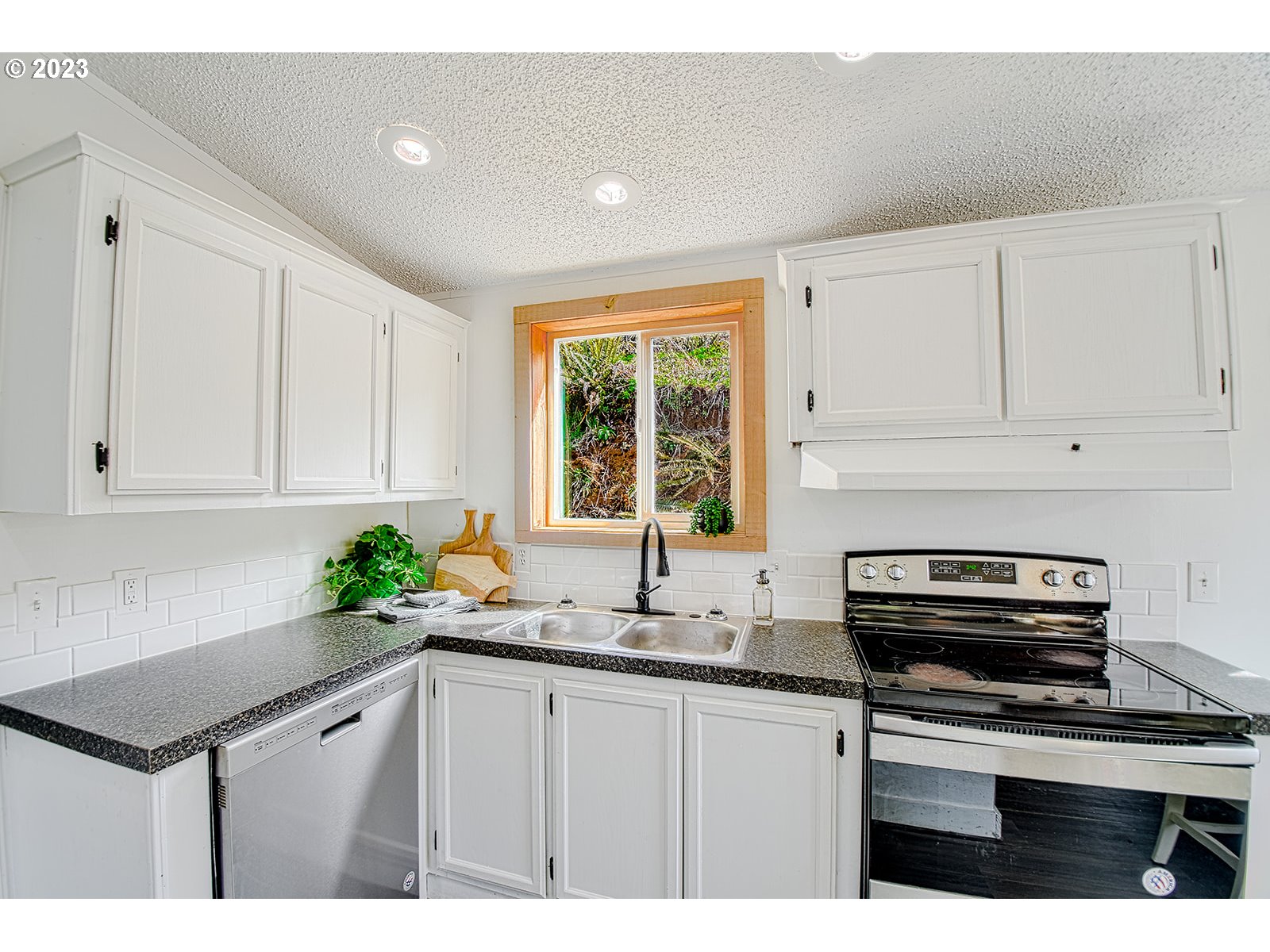 20360 Beaver Falls Road Clatskanie, OR 97016 - Photo 7 of 23 Kitchen