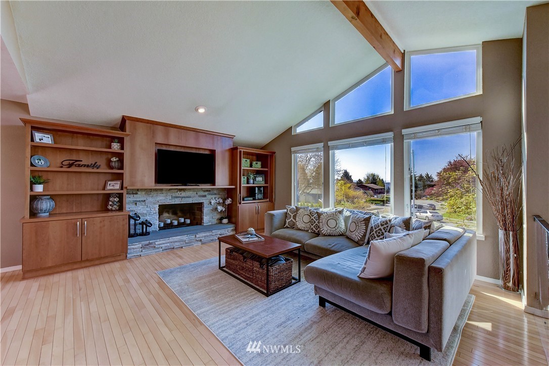 10420 Northeast 200th Street Bothell, WA 98011 - Photo 3 of 34 Gallery Image 3
