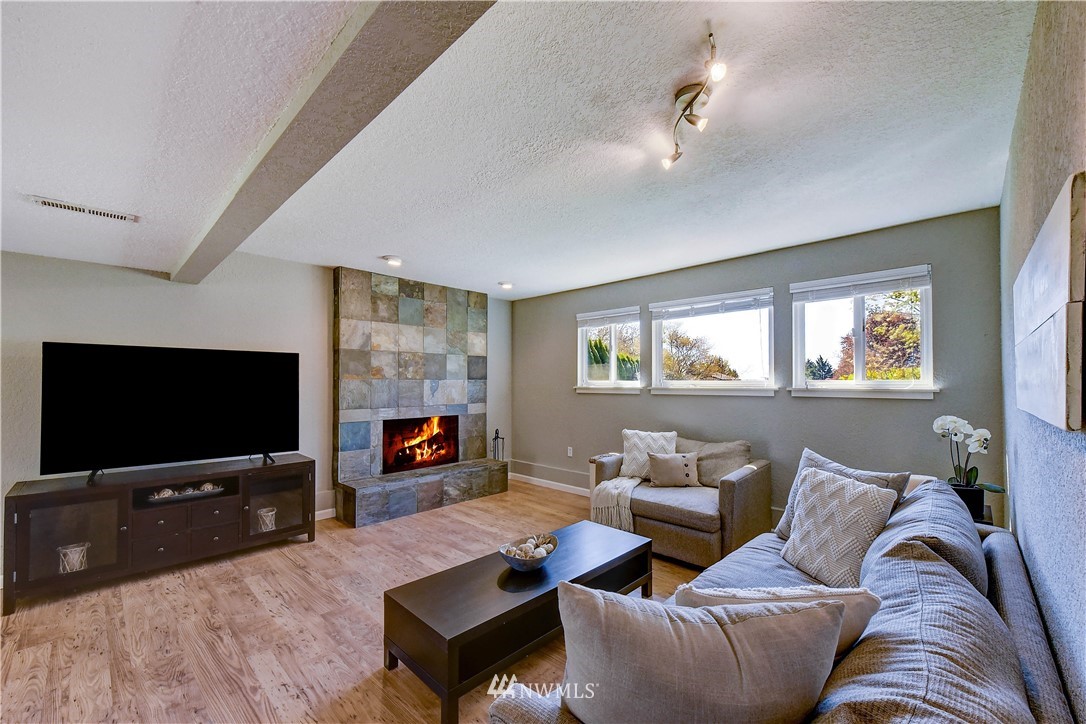10420 Northeast 200th Street Bothell, WA 98011 - Photo 21 of 34 Gallery Image 21