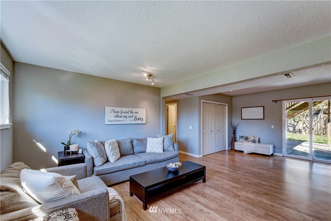 10420 Northeast 200th Street Bothell, WA 98011 - Photo 22 of 34 Gallery Image 22
