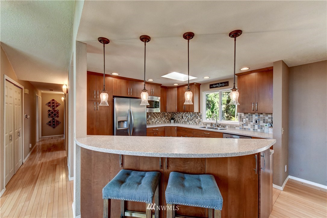 10420 Northeast 200th Street Bothell, WA 98011 - Photo 7 of 34 Gallery Image 7