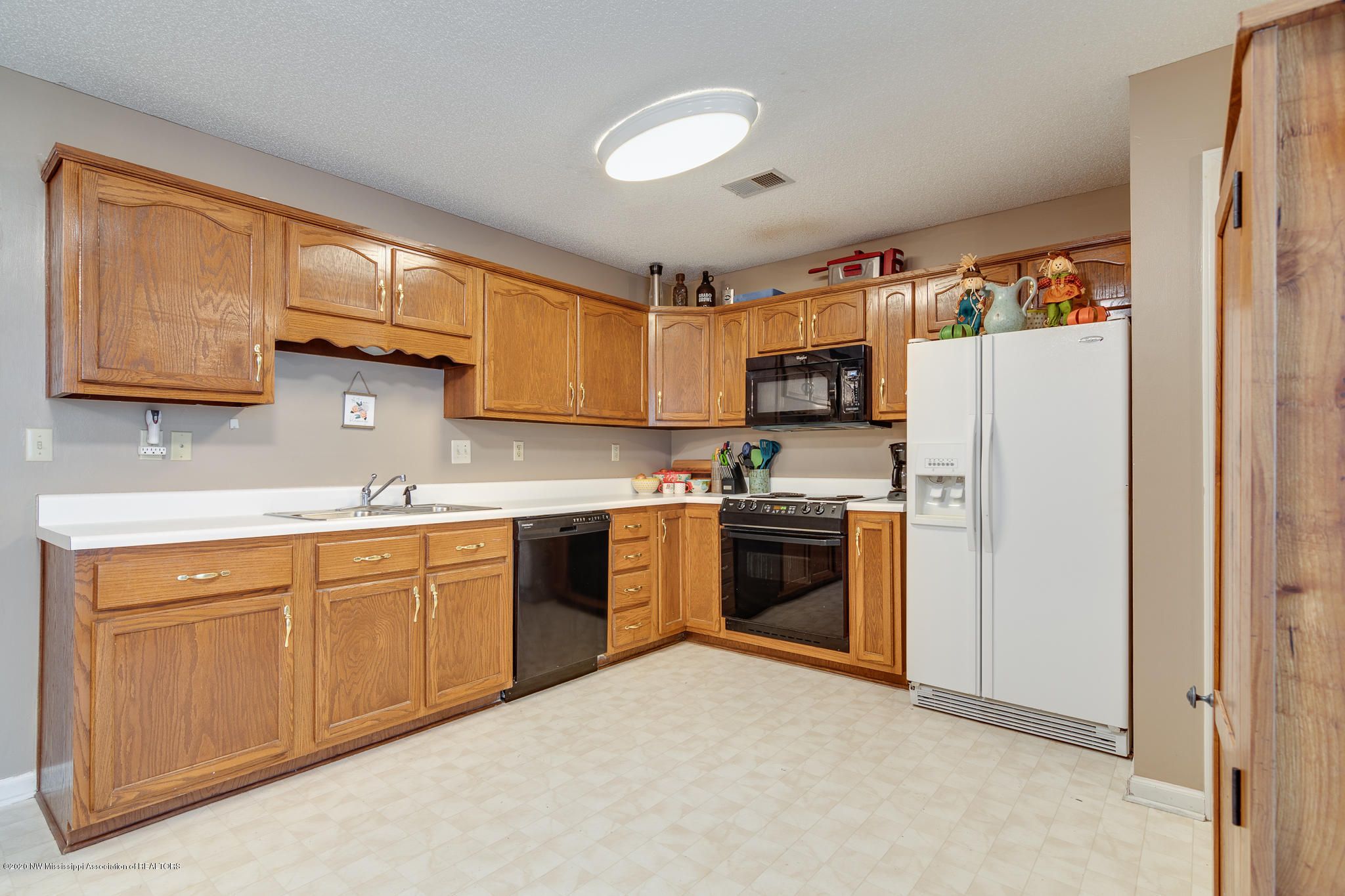 2183 Heather Ridge Southaven, MS 38672 - Photo 11 of 34 2183 Heather Ridge-14