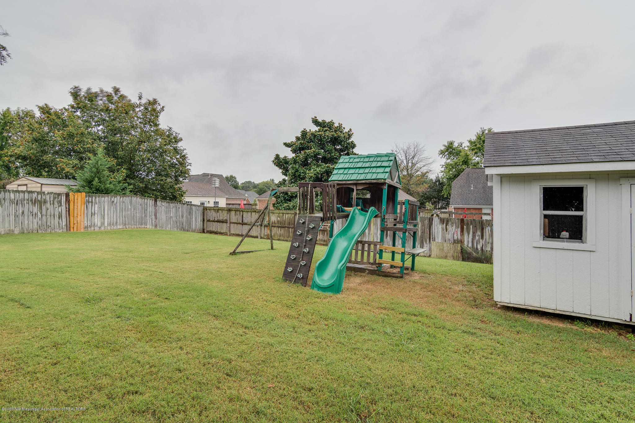 2183 Heather Ridge Southaven, MS 38672 - Photo 32 of 34 2183 Heather Ridge-33