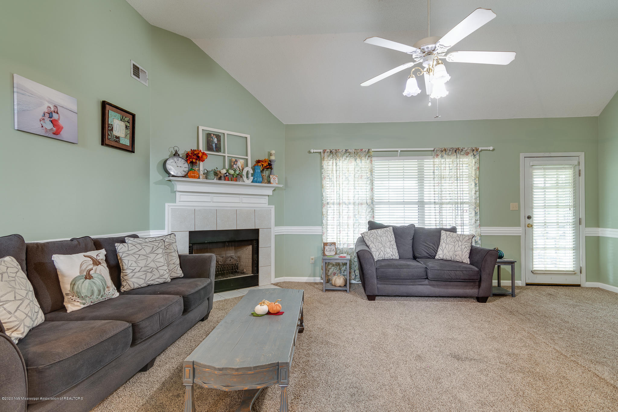2183 Heather Ridge Southaven, MS 38672 - Photo 4 of 34 2183 Heather Ridge-22