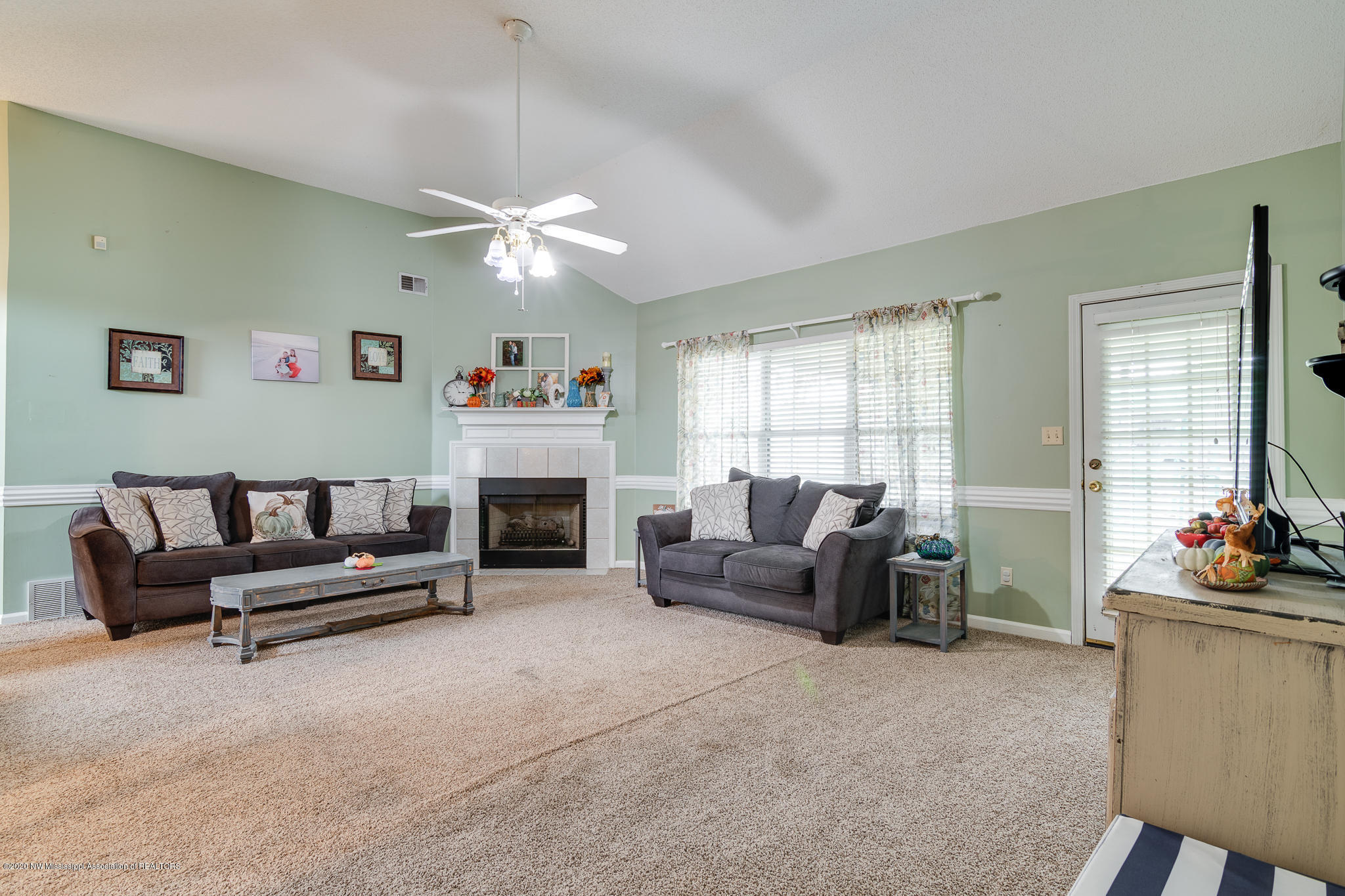 2183 Heather Ridge Southaven, MS 38672 - Photo 5 of 34 2183 Heather Ridge-23