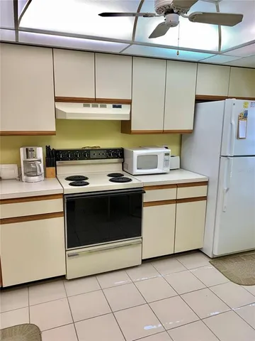 $3,400 | 4546 Weybridge, Unit 39, Sarasota, FL 34235
