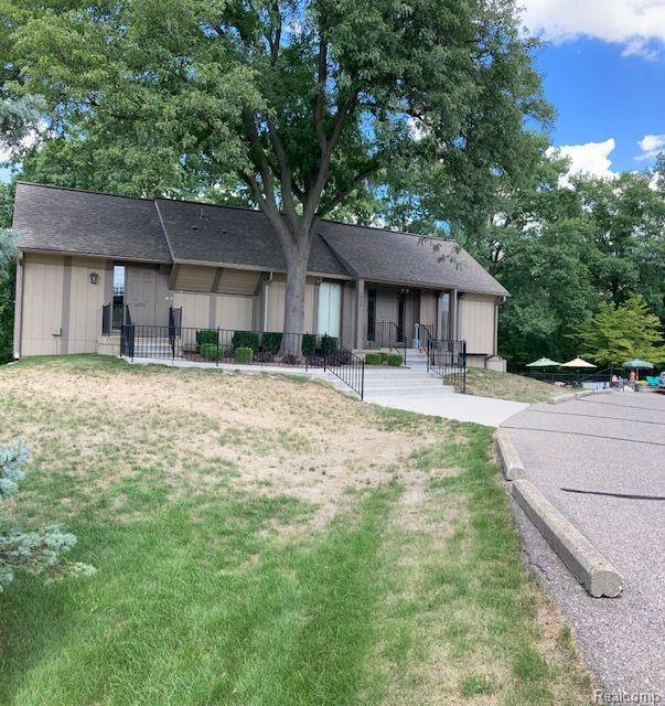 1939 Allenway Court Rochester, MI 48309 - Photo 15 of 19 Clubhouse