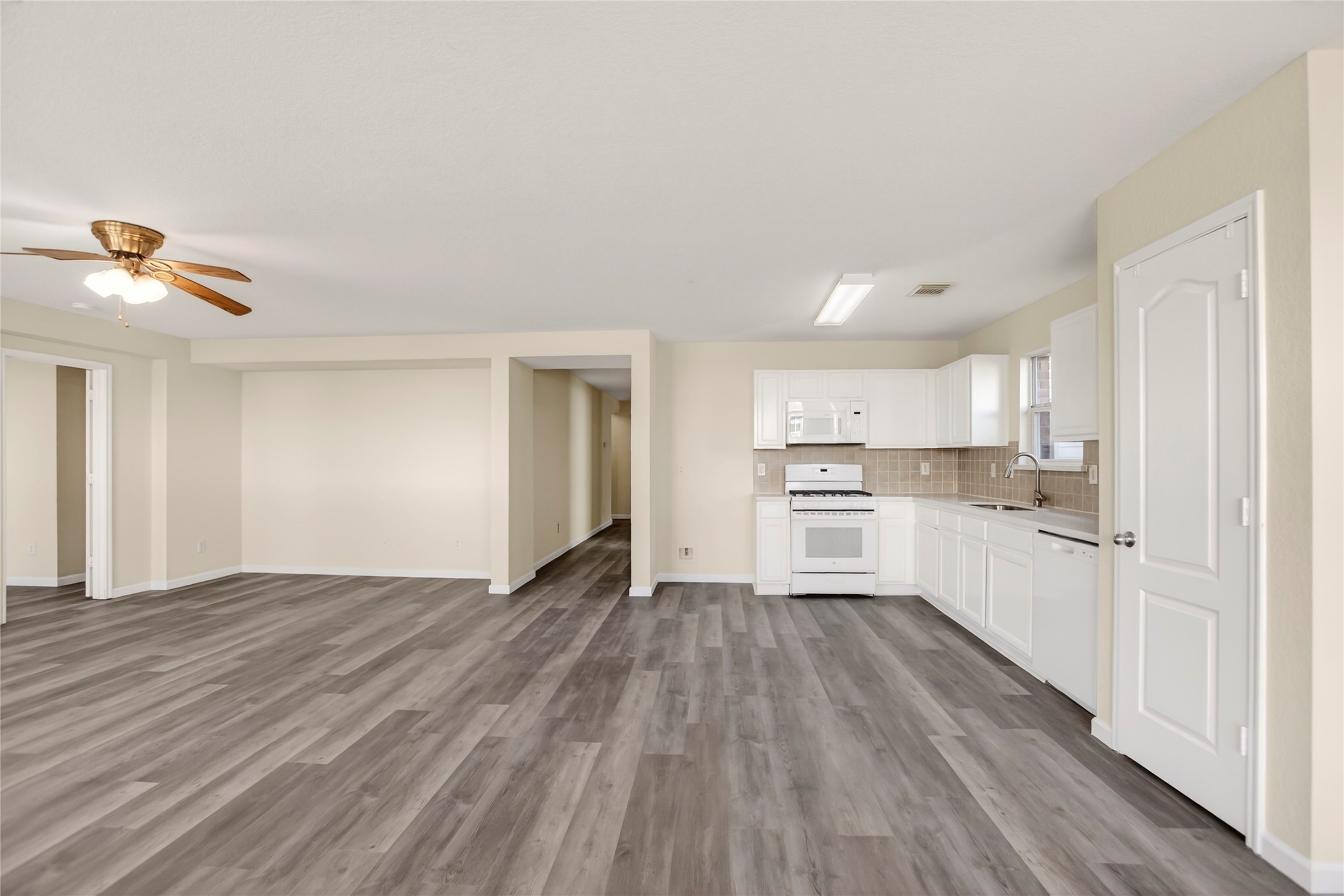 10635 Goldfinch Road Baytown, TX 77523 - Photo 8 of 22