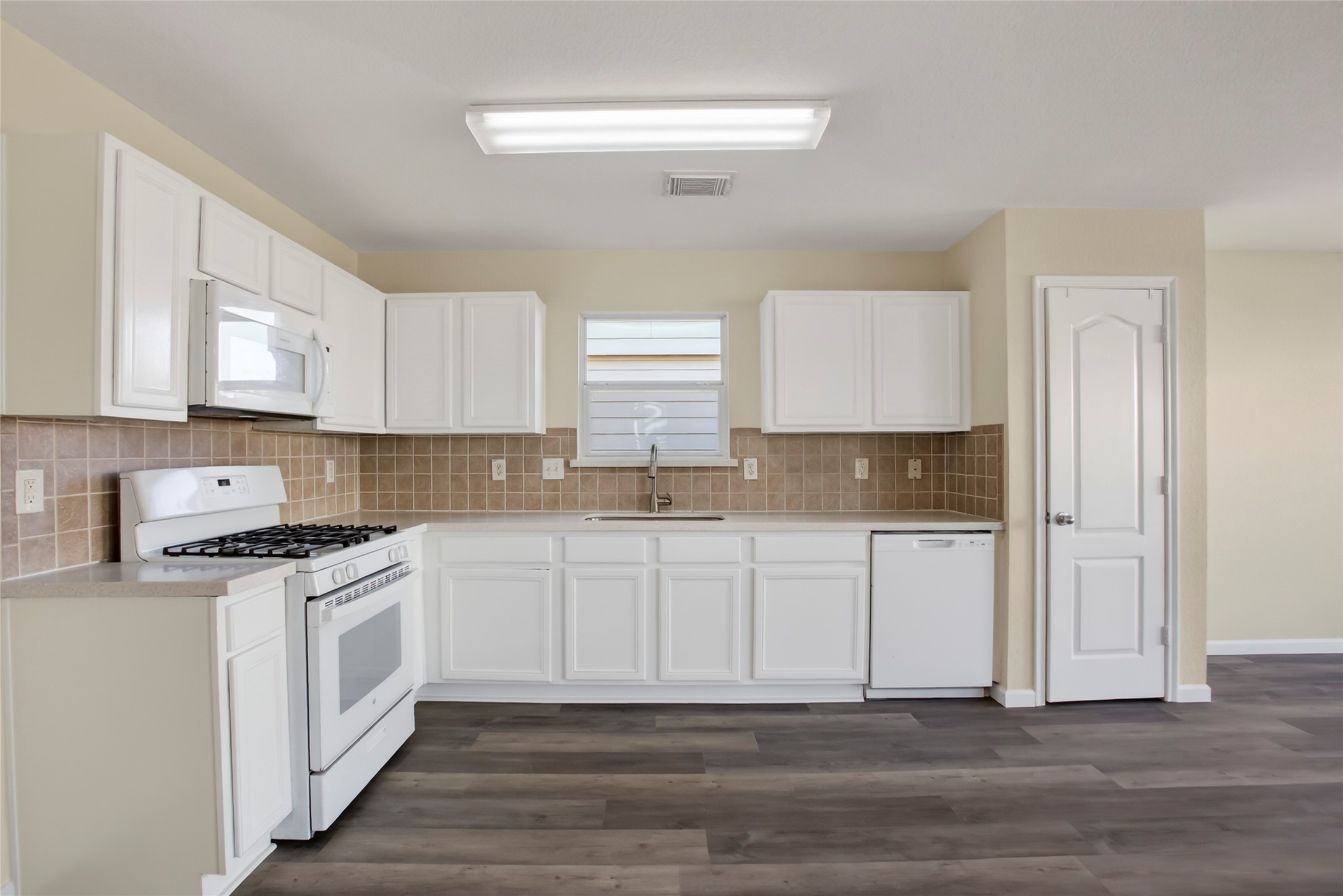 10635 Goldfinch Road Baytown, TX 77523 - Photo 9 of 22