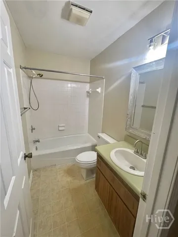 $1,500 | 9 Cromwell Place, Savannah, GA 31410