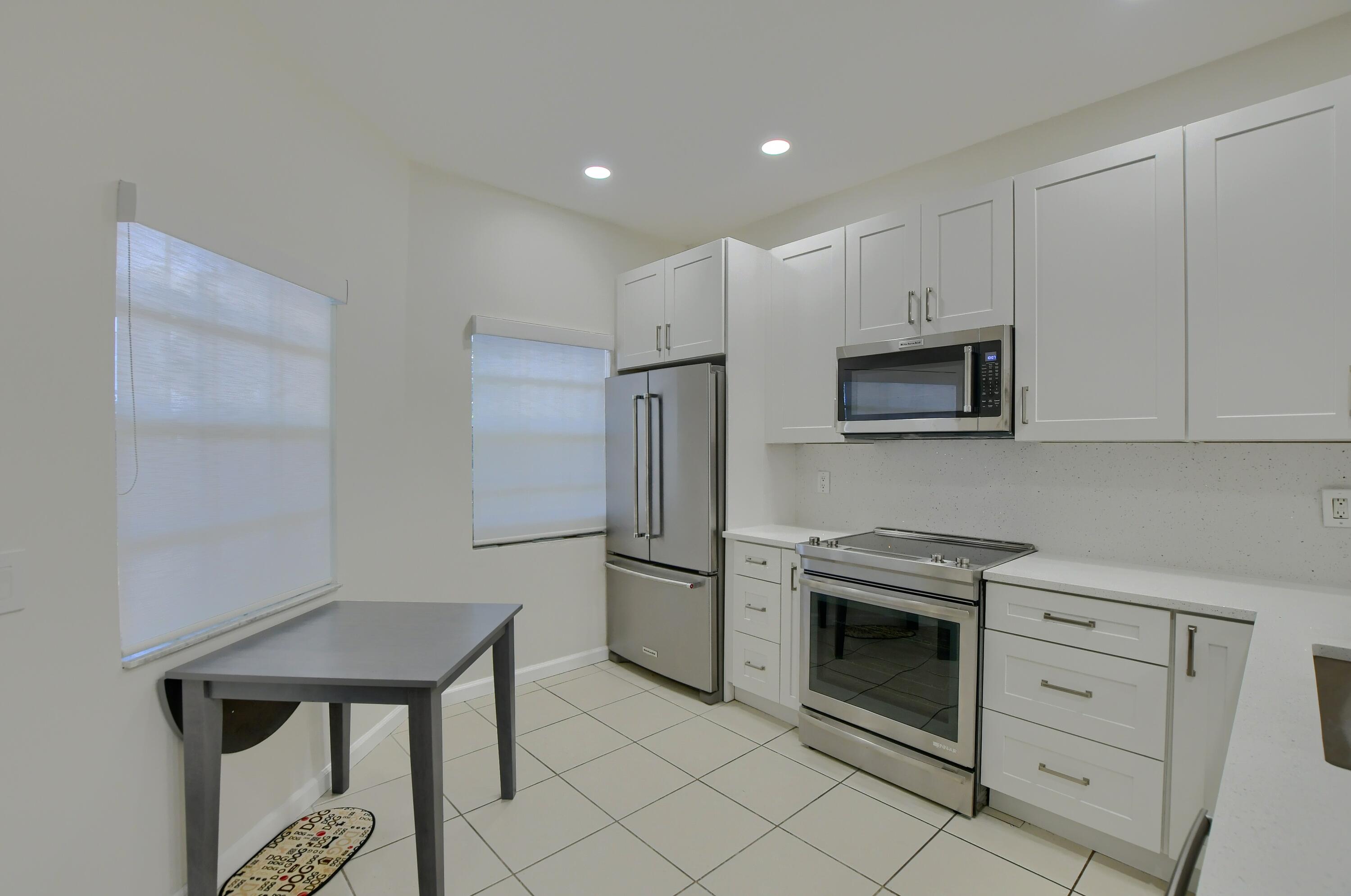 6559 Via Regina Boca Raton, FL 33433 - Photo 4 of 31 Kitchen