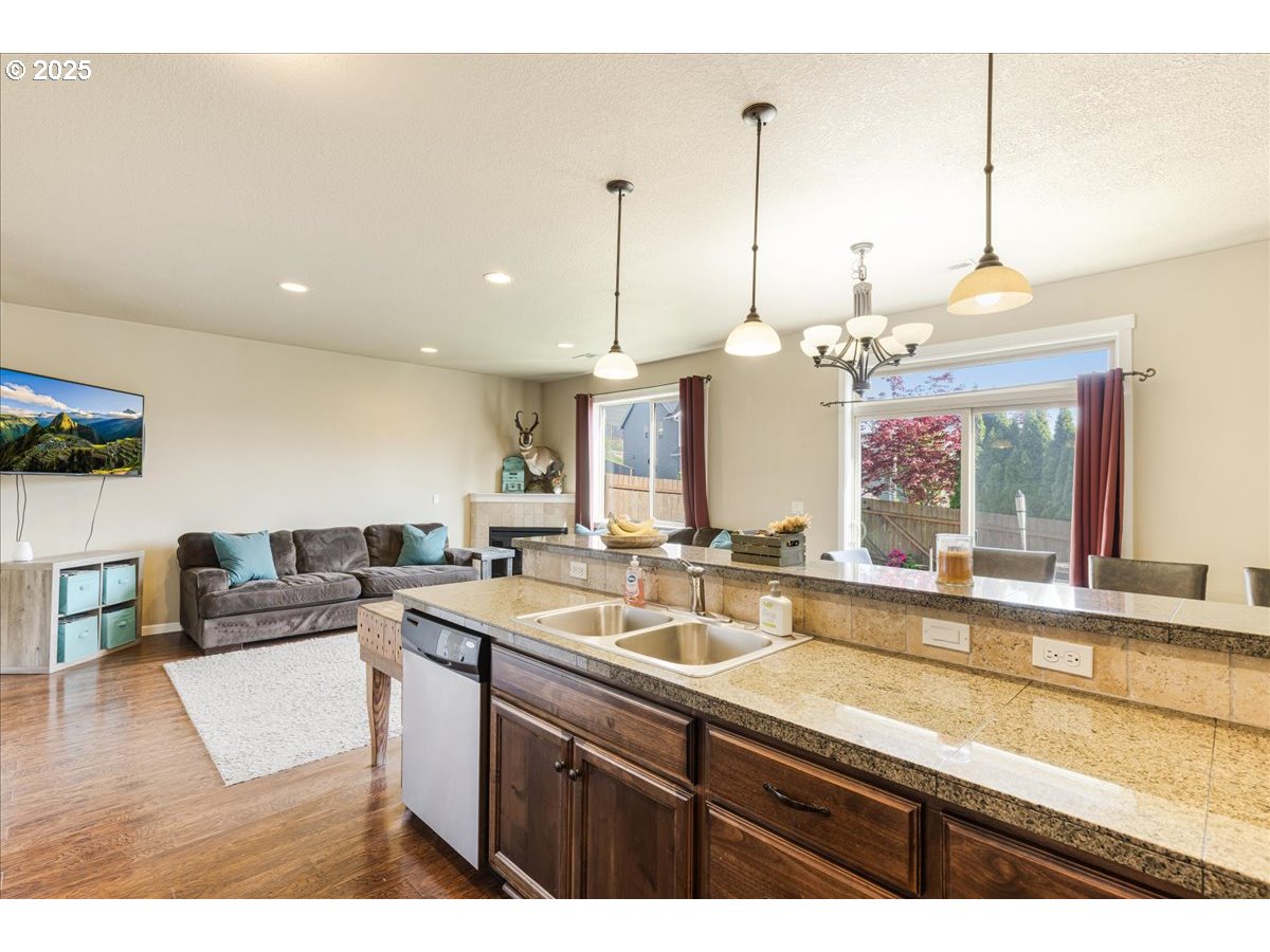 750 Northeast Cascadia Ridge Drive Estacada, OR 97023 - Photo 11 of 28 Kitchen/Living Room