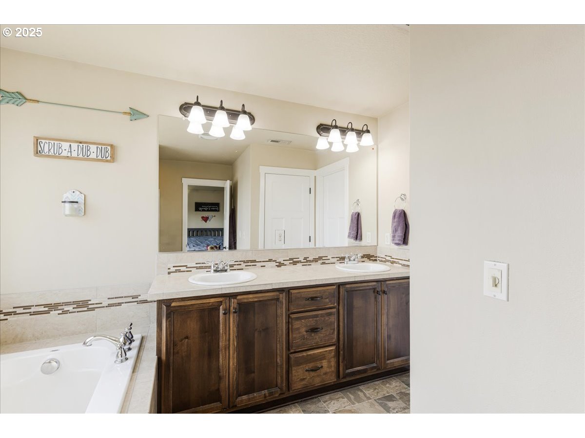750 Northeast Cascadia Ridge Drive Estacada, OR 97023 - Photo 16 of 28 Bathroom