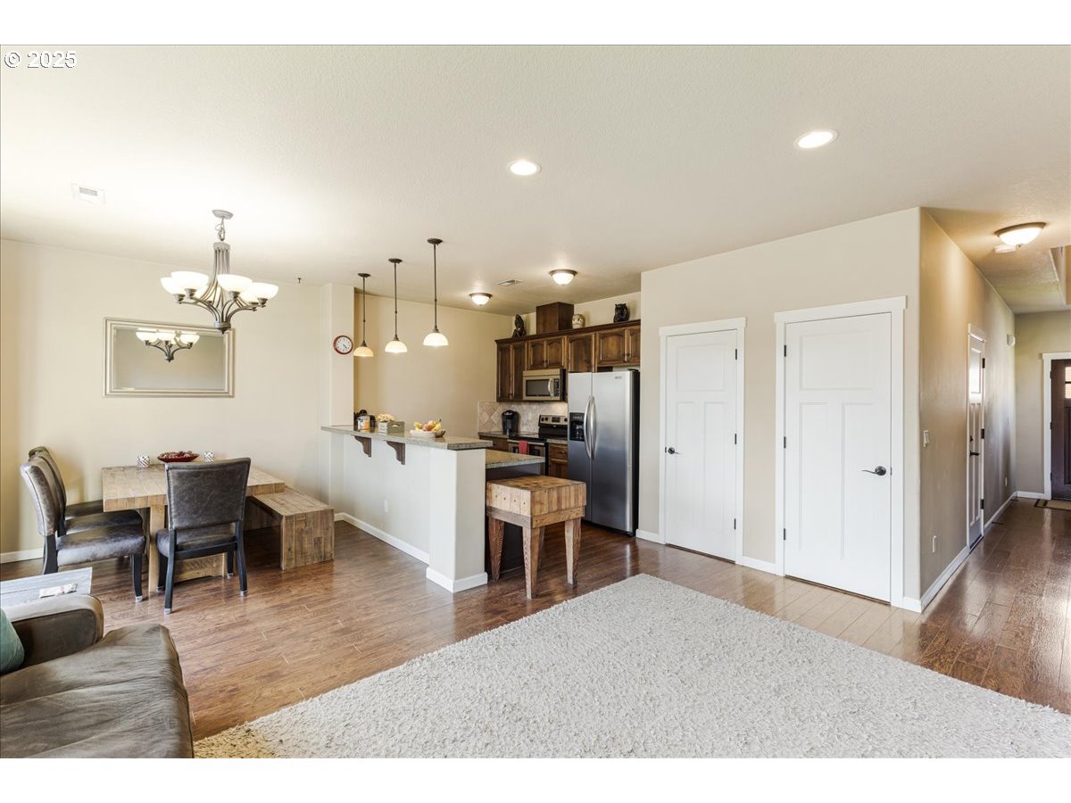 750 Northeast Cascadia Ridge Drive Estacada, OR 97023 - Photo 4 of 28 Kitchen/Dining Room